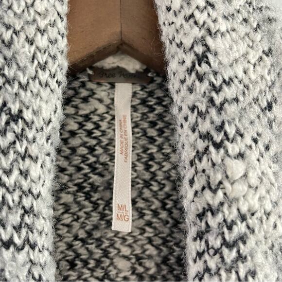 Free People | Womens Grey & White Windowpane Plaid Oversized Wool Blend Cardigan - Picture 4 of 10